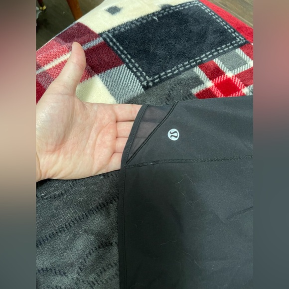 Lululemon gotta hot shorts size 8 tall - Picture 2 of 8